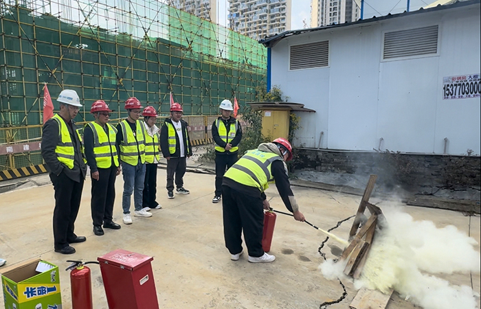 1701163744257188.jpg 小圖滅火照片(徐笠).jpg